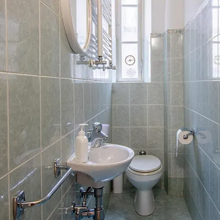 The Triangle Square X4 Apartman *